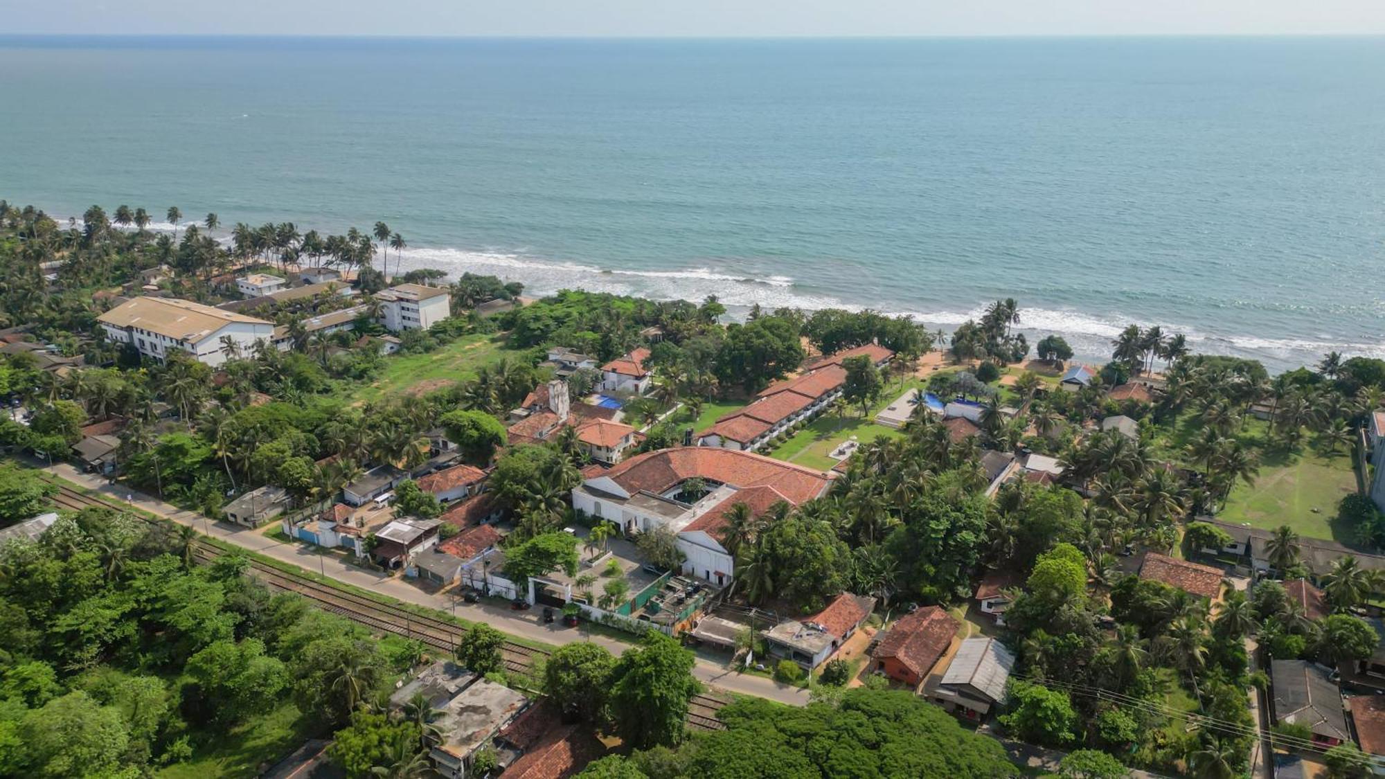 Hibiscus Beach Hotel & Villas Kalutara Exterior foto